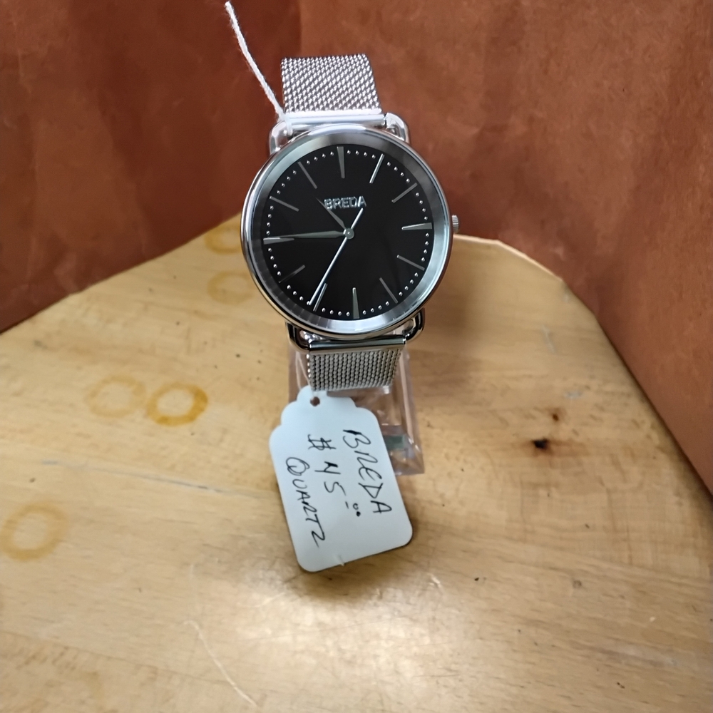 Black Dial Silver Mesh Men's Watch - Picture 3 of 10